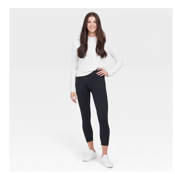 Assets by Spanx Women's Seamless Shaping Capri Leggings - Black Medium NWOT - Picture 1 of 5